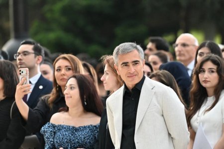 Ronald Kompanokaın sərgisi Heydər Əliyev Mərkəzində açılıb