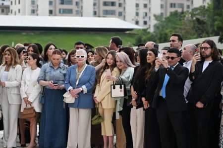 Ronald Kompanokaın sərgisi Heydər Əliyev Mərkəzində açılıb
