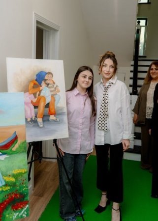 Leyla Əliyeva və Alena Əliyeva “Tut Əlimdən” Mərkəzini ziyarət ediblər
