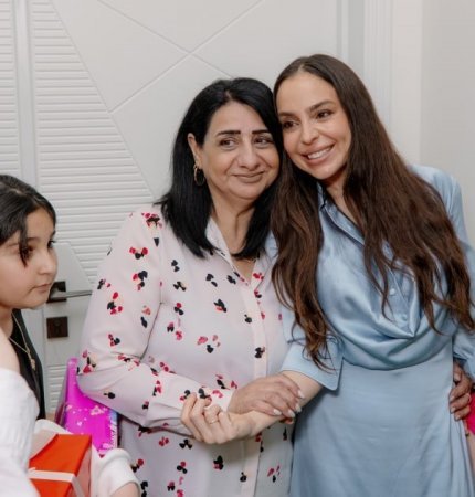 Leyla Əliyeva və Alena Əliyeva “Tut Əlimdən” Mərkəzini ziyarət ediblər