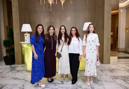 Leyla Əliyeva və Alyona Əliyeva Müstəqillik Gününə həsr olunmuş konsertdə iştirak ediblər Leyla Əliyeva və Alyona Əliyeva Müstəqillik Gününə həsr olunmuş konsertdə iştirak ediblər