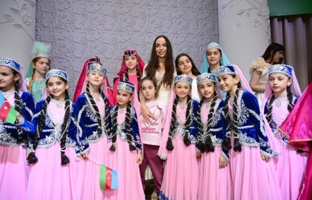 Leyla Əliyeva və Alyona Əliyeva Müstəqillik Gününə həsr olunmuş konsertdə iştirak ediblər Leyla Əliyeva və Alyona Əliyeva Müstəqillik Gününə həsr olunmuş konsertdə iştirak ediblər