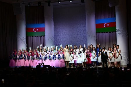 Leyla Əliyeva və Alyona Əliyeva Müstəqillik Gününə həsr olunmuş konsertdə iştirak ediblər Leyla Əliyeva və Alyona Əliyeva Müstəqillik Gününə həsr olunmuş konsertdə iştirak ediblər