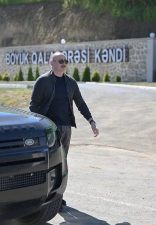 Prezident İlham Əliyev Böyük Qaladərəsi kəndində aparılan bərpa işləri ilə tanış olub