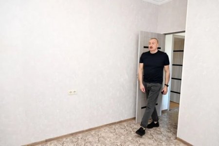 Prezident İlham Əliyev Xocalıda hərbi qulluqçular üçün təmir olunan fərdi evlərlə tanış olub Prezident İlham Əliyev Xocalıda hərbi qulluqçular üçün təmir olunan fərdi evlərlə tanış olub