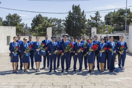 AZAL əməkdaşları Milli Qəhrəman Hökumə Əliyevanın məzarını ziyarət ediblər