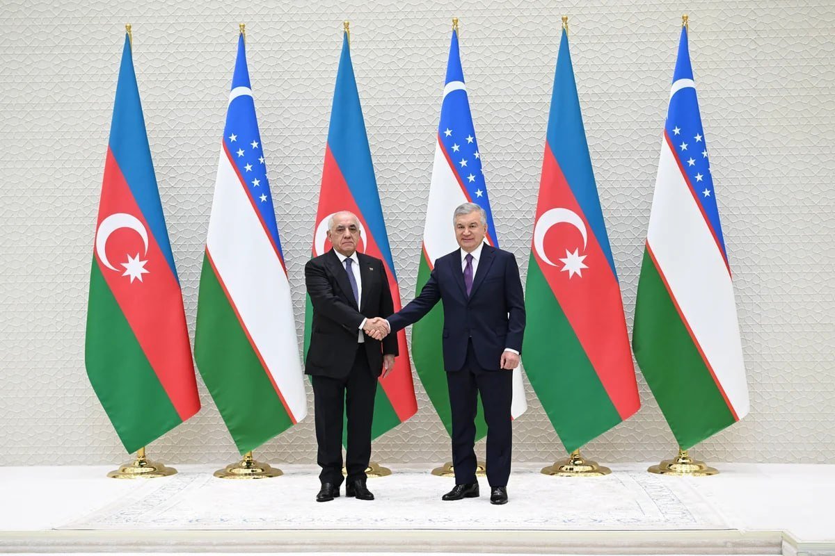 Şavkat Mirziyoyev Azərbaycanın Baş naziri Əli Əsədovu qəbul edib Şavkat Mirziyoyev Azərbaycanın Baş naziri Əli Əsədovu qəbul edib