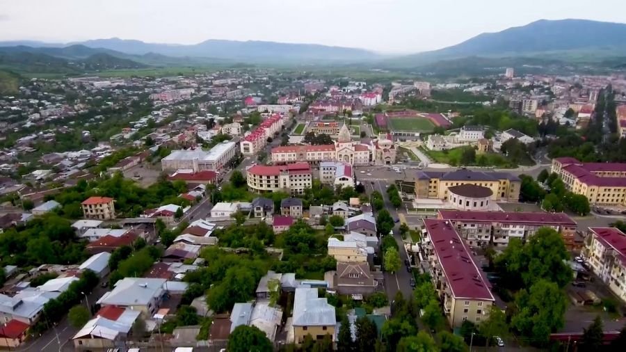 Xankəndi şəhəri daha 18 ailəyə qucaq açır Xankəndi şəhəri daha 18 ailəyə qucaq açır