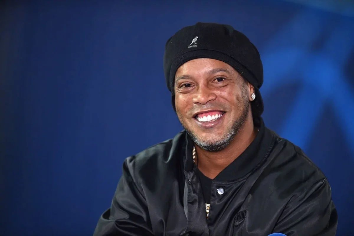 Ronaldinyo yaşıl meydanlara qayıdır Ronaldinyo yaşıl meydanlara qayıdır
