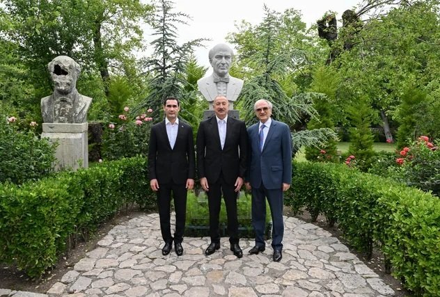 İlham Əliyev və Sərdar Berdiməhəmmədov Şuşada Bülbülün ev-muzeyini ziyarət ediblər İlham Əliyev və Sərdar Berdiməhəmmədov Şuşada Bülbülün ev-muzeyini ziyarət ediblər