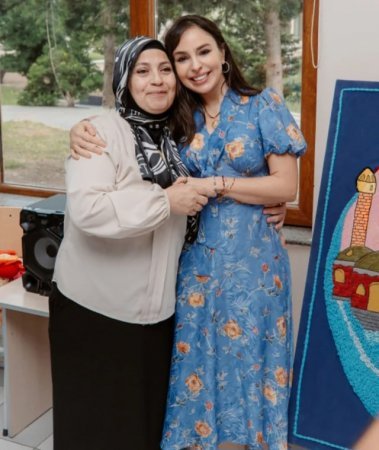 Leyla Əliyeva və Arzu Əliyeva internat məktəbində uşaqlarla görüşdülər