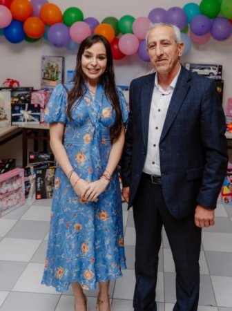 Leyla Əliyeva və Arzu Əliyeva internat məktəbində uşaqlarla görüşdülər