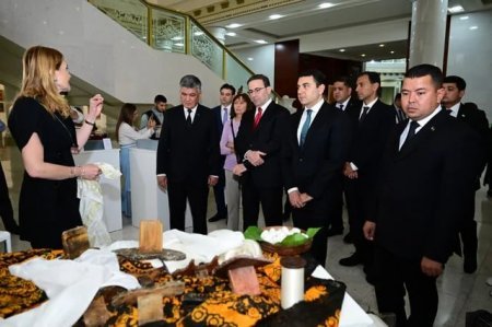 Türkmənistanda Azərbaycan mədəniyyətinin zəngin irsi nümayiş olunur