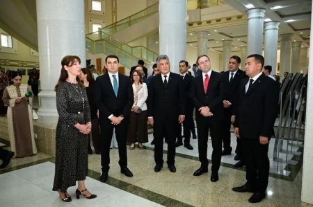Türkmənistanda Azərbaycan mədəniyyətinin zəngin irsi nümayiş olunur