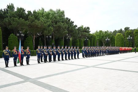 Türkmənistan Prezidenti Sərdar Berdiməhəmmədov Azərbaycanda rəsmi qarşılanıb Türkmənistan Prezidenti Sərdar Berdiməhəmmədov Azərbaycanda rəsmi qarşılanıb