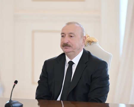 İlham Əliyev və Sərdar Berdiməhəmmədov arasında geniş tərkibdə görüş keçirilib İlham Əliyev və Sərdar Berdiməhəmmədov arasında geniş tərkibdə görüş keçirilib