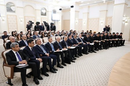 İlham Əliyev və Sərdar Berdiməhəmmədov mətbuata bəyanatla çıxış ediblər