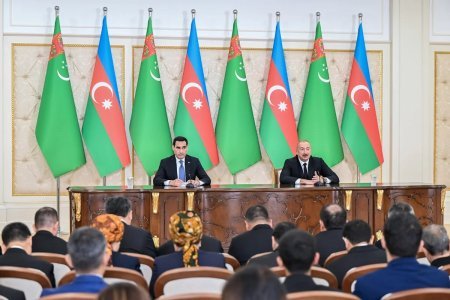 İlham Əliyev və Sərdar Berdiməhəmmədov mətbuata bəyanatla çıxış ediblər