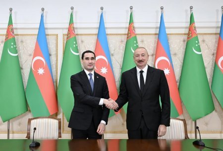 İlham Əliyev və Sərdar Berdiməhəmmədov mətbuata bəyanatla çıxış ediblər