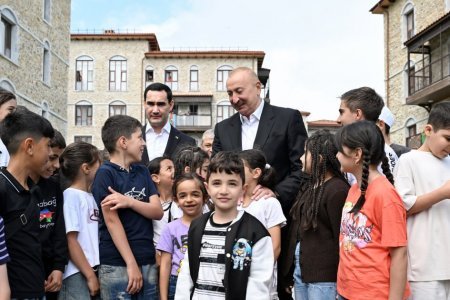 İlham Əliyevin uşaqlarla səmimi görüntüləri