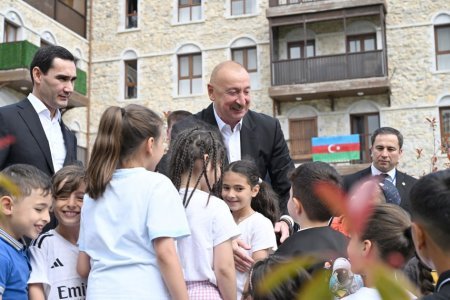 İlham Əliyevin uşaqlarla səmimi görüntüləri