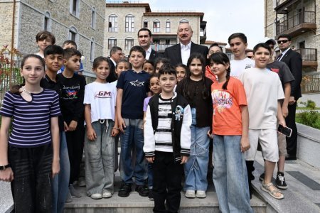 İlham Əliyevin uşaqlarla səmimi görüntüləri