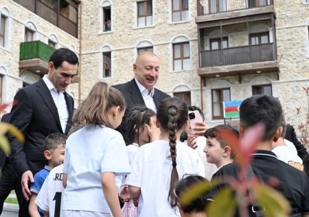 İlham Əliyevin uşaqlarla səmimi görüntüləri