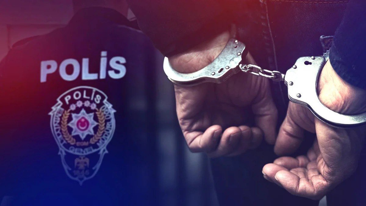 İstanbulda cinayətkar qruplaşmaya qarşı əməliyyat: 18 nəfər saxlanıldı İstanbulda cinayətkar qruplaşmaya qarşı əməliyyat: 18 nəfər saxlanıldı