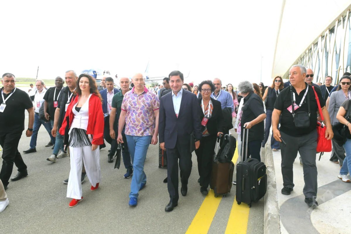 IV Şuşa Qlobal Media Forumunun iştirakçıları Qarabağ küçəsi ilə tanış olublar IV Şuşa Qlobal Media Forumunun iştirakçıları Qarabağ küçəsi ilə tanış olublar
