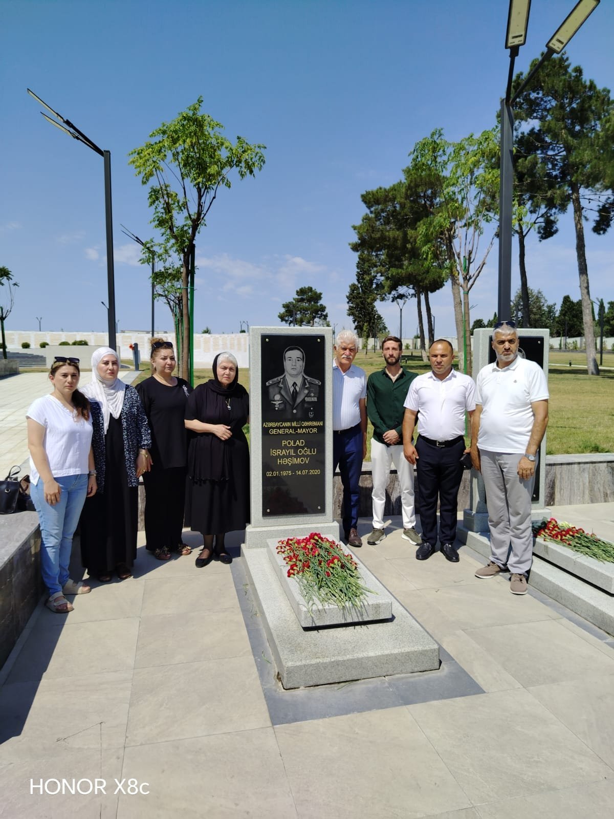 "Vətənə Xidmət və Hüquqi-Sosial İnkişaf Maarifləndirmə" İctimai Birliyinin fəalları şəhidlərimizin əziz xatirəsini ehtiramla yad ediblər "Vətənə Xidmət və Hüquqi-Sosial İnkişaf Maarifləndirmə" İctimai Birliyinin fəalları şəhidlərimizin əziz xatirəsini ehtiramla yad ediblər