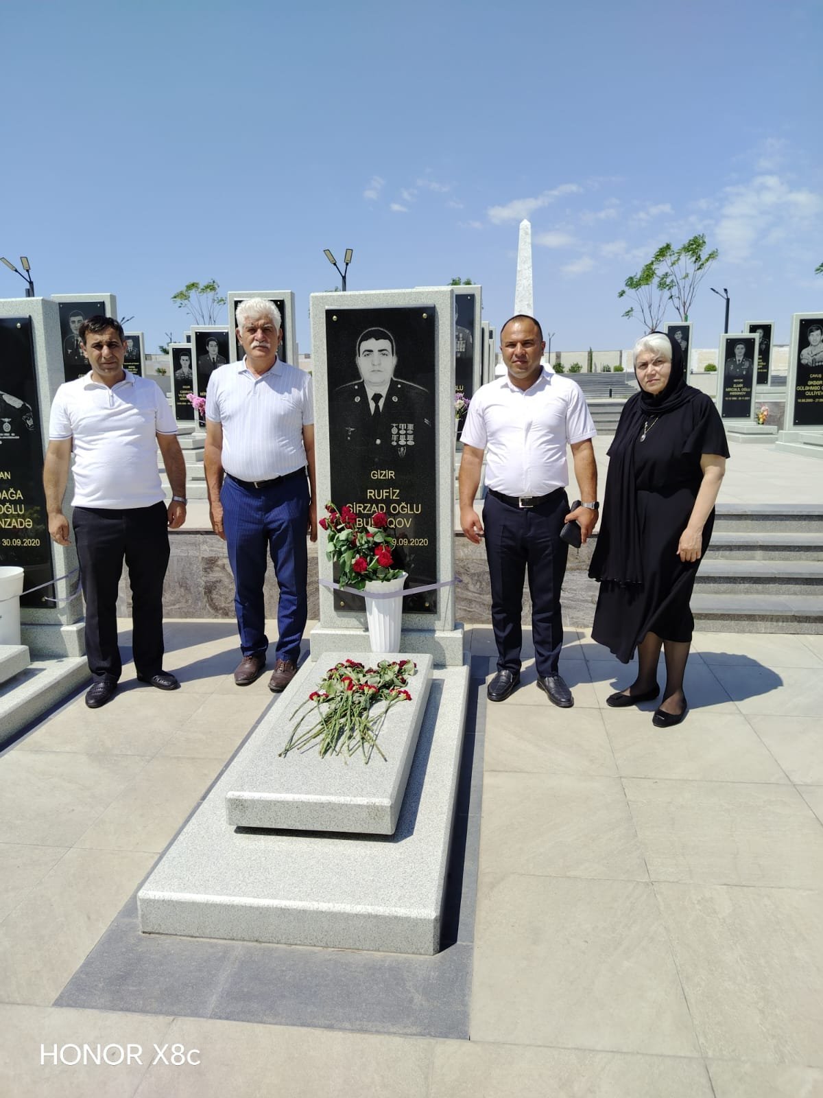 "Vətənə Xidmət və Hüquqi-Sosial İnkişaf Maarifləndirmə" İctimai Birliyinin fəalları şəhidlərimizin əziz xatirəsini ehtiramla yad ediblər "Vətənə Xidmət və Hüquqi-Sosial İnkişaf Maarifləndirmə" İctimai Birliyinin fəalları şəhidlərimizin əziz xatirəsini ehtiramla yad ediblər