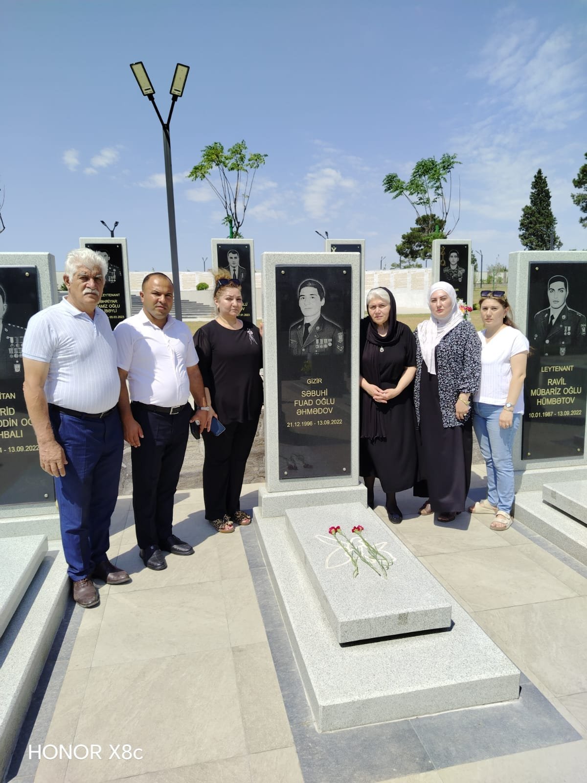 "Vətənə Xidmət və Hüquqi-Sosial İnkişaf Maarifləndirmə" İctimai Birliyinin fəalları şəhidlərimizin əziz xatirəsini ehtiramla yad ediblər "Vətənə Xidmət və Hüquqi-Sosial İnkişaf Maarifləndirmə" İctimai Birliyinin fəalları şəhidlərimizin əziz xatirəsini ehtiramla yad ediblər
