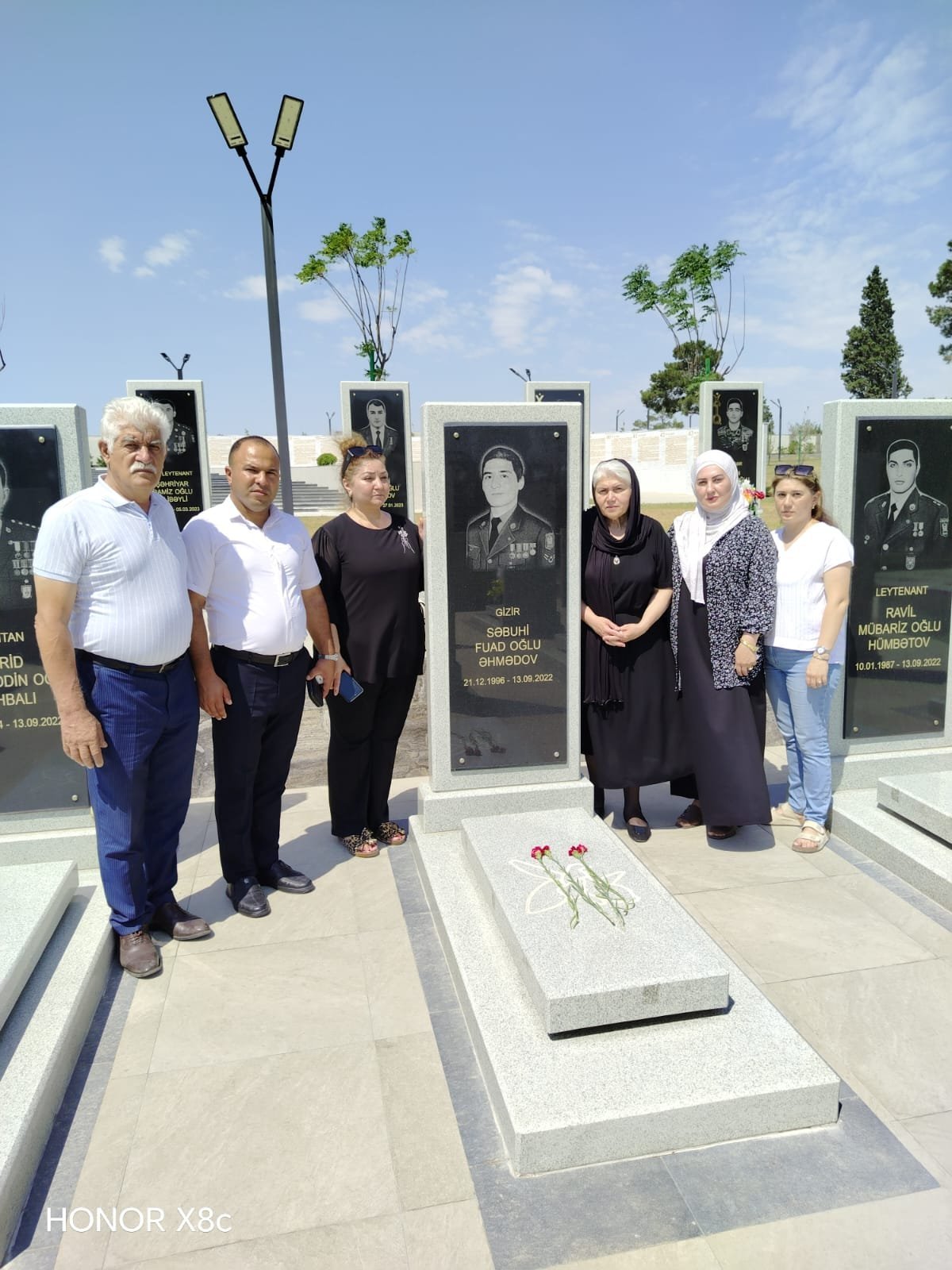 "Vətənə Xidmət və Hüquqi-Sosial İnkişaf Maarifləndirmə" İctimai Birliyinin fəalları şəhidlərimizin əziz xatirəsini ehtiramla yad ediblər "Vətənə Xidmət və Hüquqi-Sosial İnkişaf Maarifləndirmə" İctimai Birliyinin fəalları şəhidlərimizin əziz xatirəsini ehtiramla yad ediblər