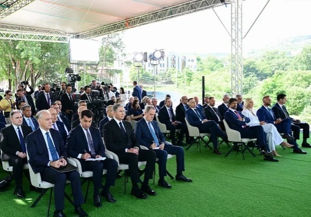 İlham Əliyev və Peter Pelleqrini Şuşada mətbuata bəyanatlarla çıxış ediblər
