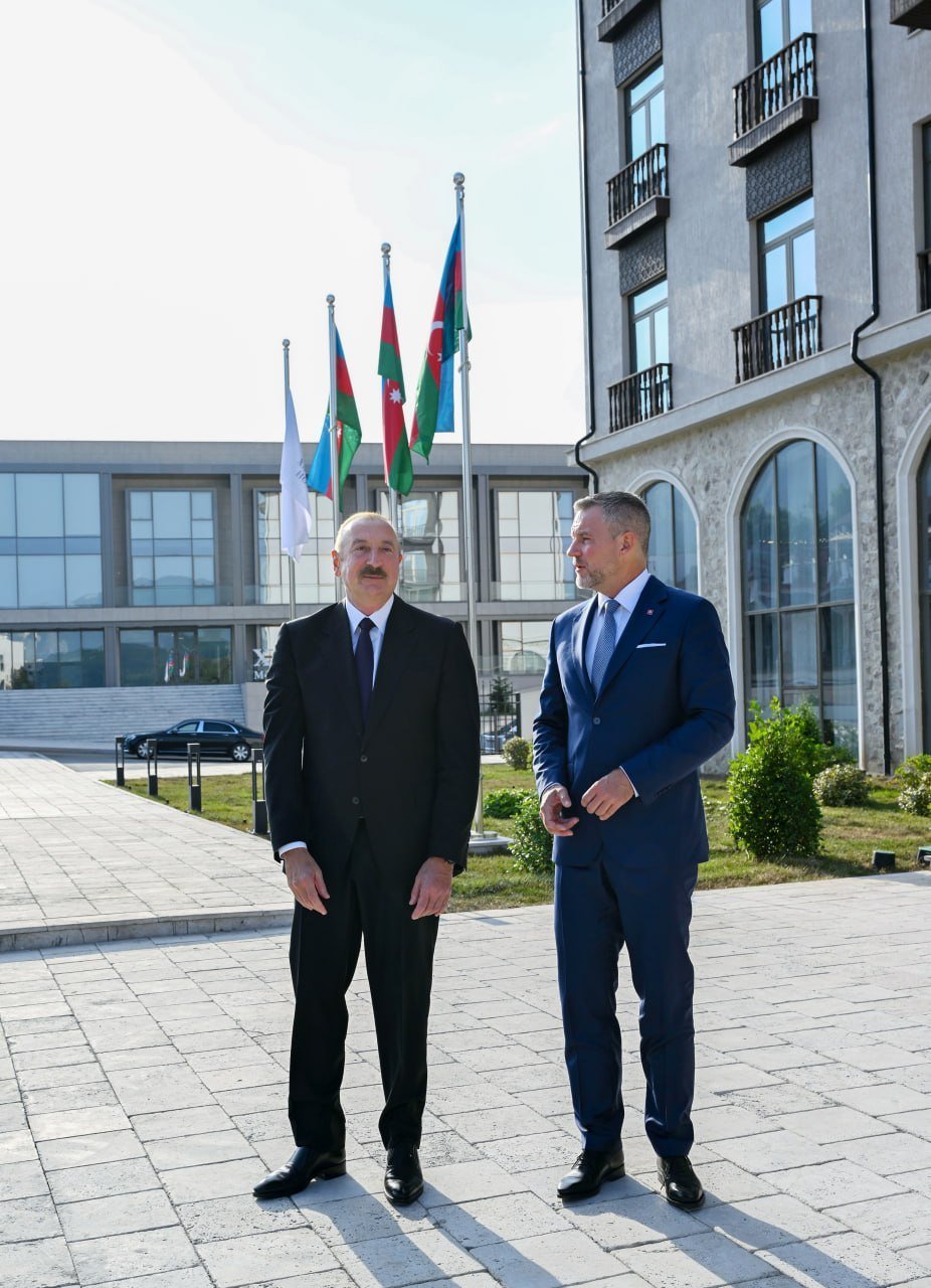 Xankəndidə Prezident İlham Əliyevin adından Slovakiya Prezidenti Peter Pelleqrininin şərəfinə rəsmi nahar verilib Xankəndidə Prezident İlham Əliyevin adından Slovakiya Prezidenti Peter Pelleqrininin şərəfinə rəsmi nahar verilib