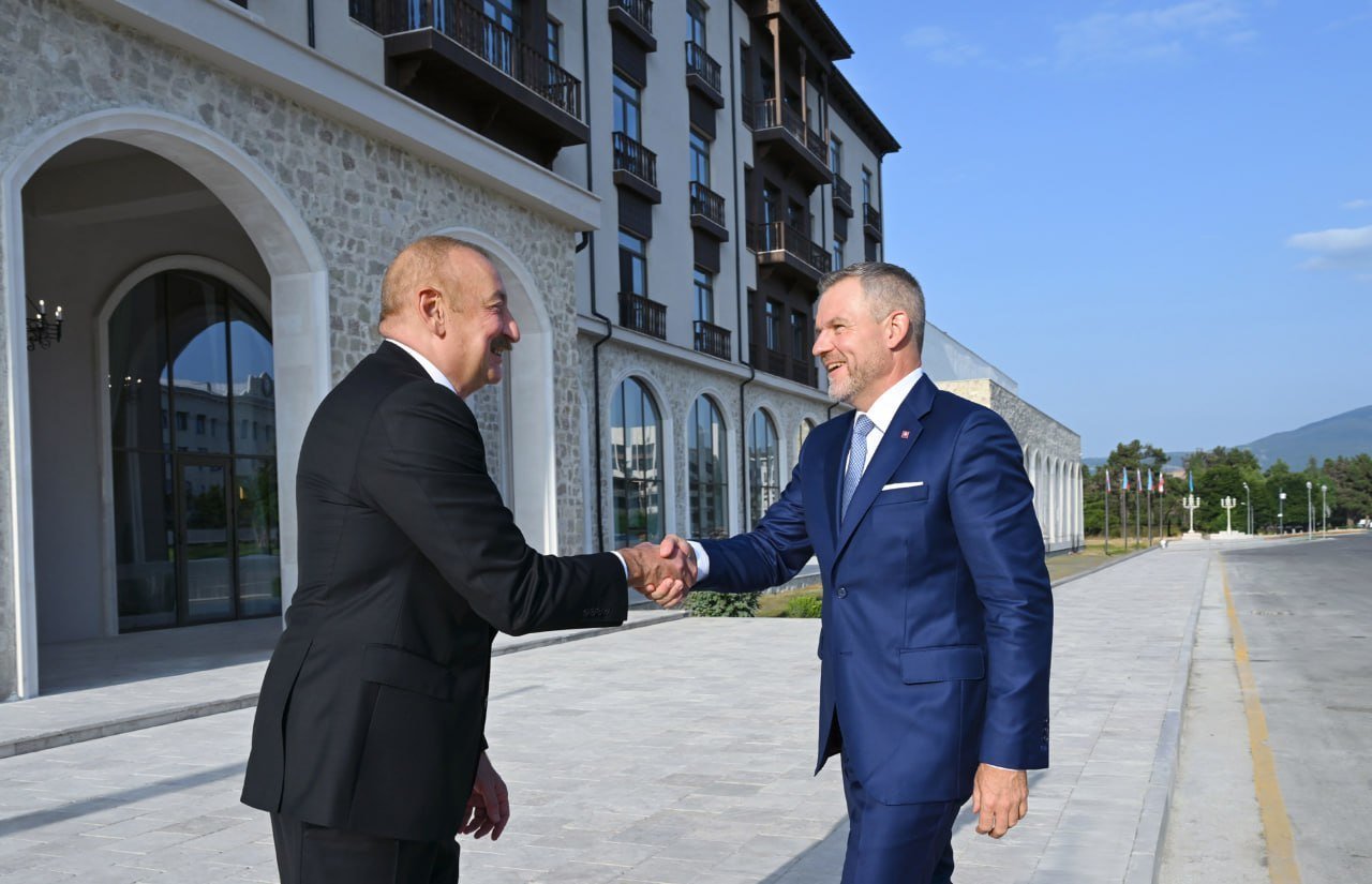 Xankəndidə Prezident İlham Əliyevin adından Slovakiya Prezidenti Peter Pelleqrininin şərəfinə rəsmi nahar verilib Xankəndidə Prezident İlham Əliyevin adından Slovakiya Prezidenti Peter Pelleqrininin şərəfinə rəsmi nahar verilib