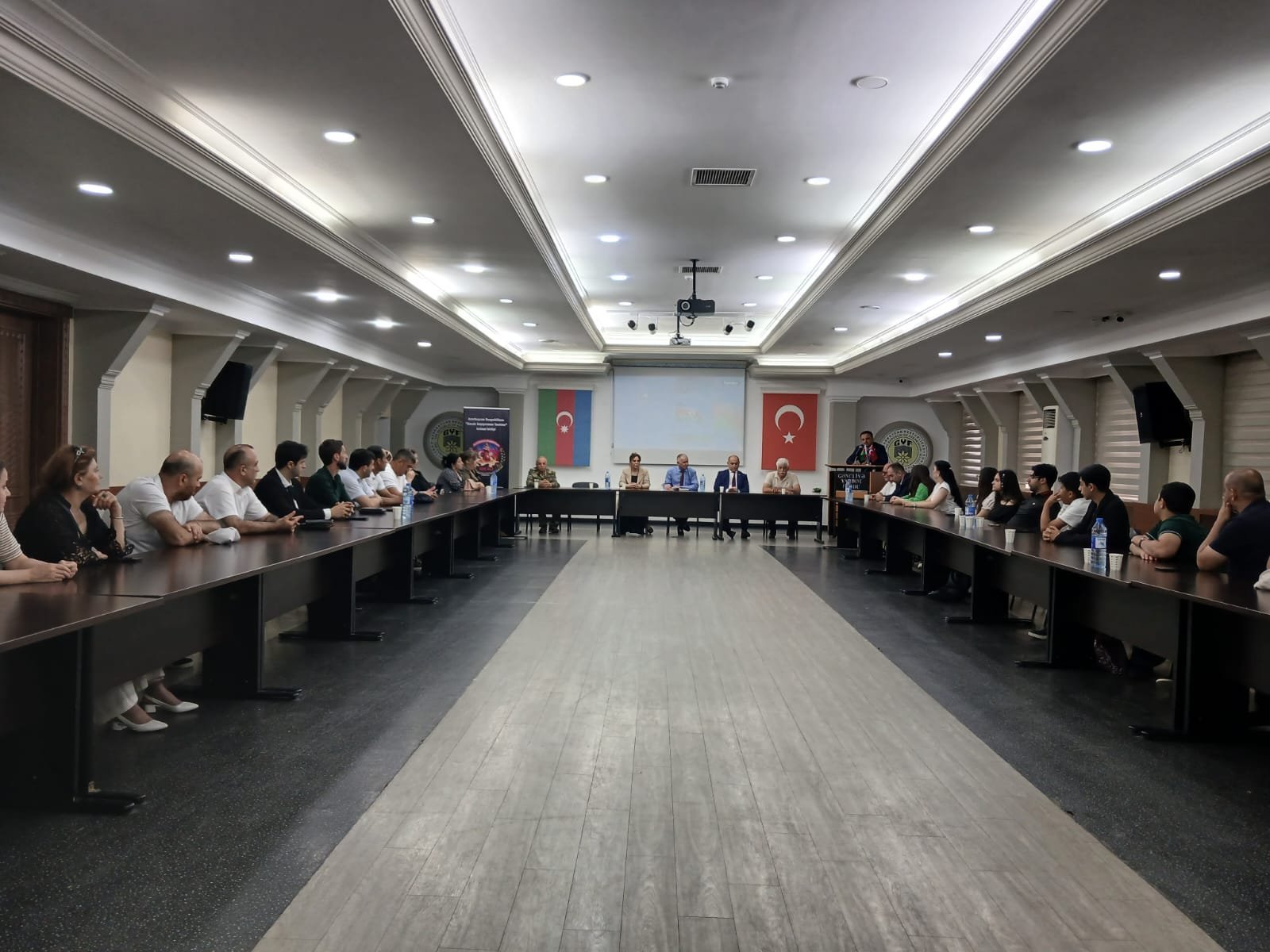 Tovuz döyüşlərinin qəhrəmanlarına həsr edilən tədbir keçirilib Tovuz döyüşlərinin qəhrəmanlarına həsr edilən tədbir keçirilib