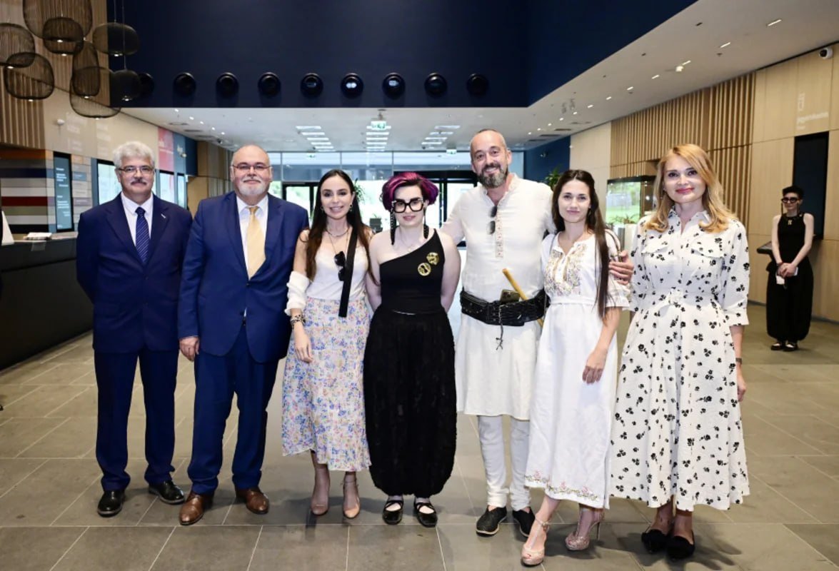 Leyla Əliyeva Budapeştdə Azərbaycan xalçalarına həsr olunmuş sərginin açılışında iştirak edib Leyla Əliyeva Budapeştdə Azərbaycan xalçalarına həsr olunmuş sərginin açılışında iştirak edib
