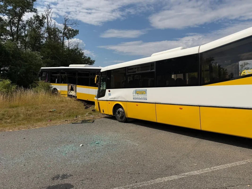 Çexiyada iki avtobus toqquşdu: 30-dan çox yaralı var Çexiyada iki avtobus toqquşdu: 30-dan çox yaralı var