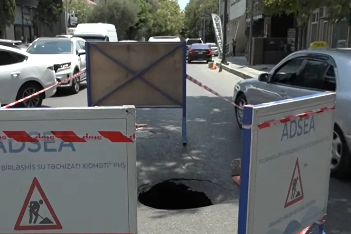 Bakının bu küçəsində yol çökdü – Tıxac yarandı Bakının bu küçəsində yol çökdü – Tıxac yarandı