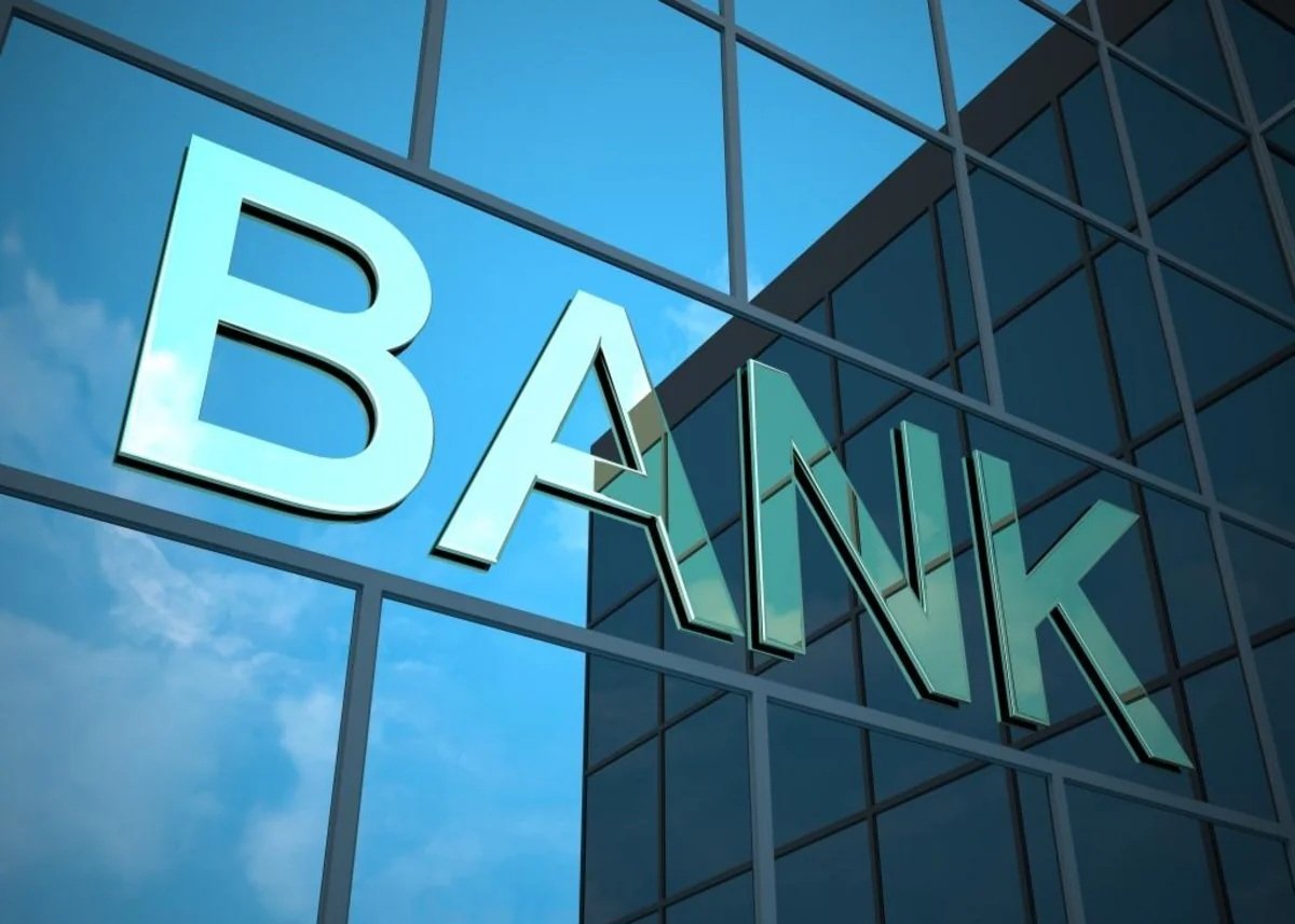 Ləğv olunan 19 bankda 2,3 milyard manatdan çox əmanət olub Ləğv olunan 19 bankda 2,3 milyard manatdan çox əmanət olub