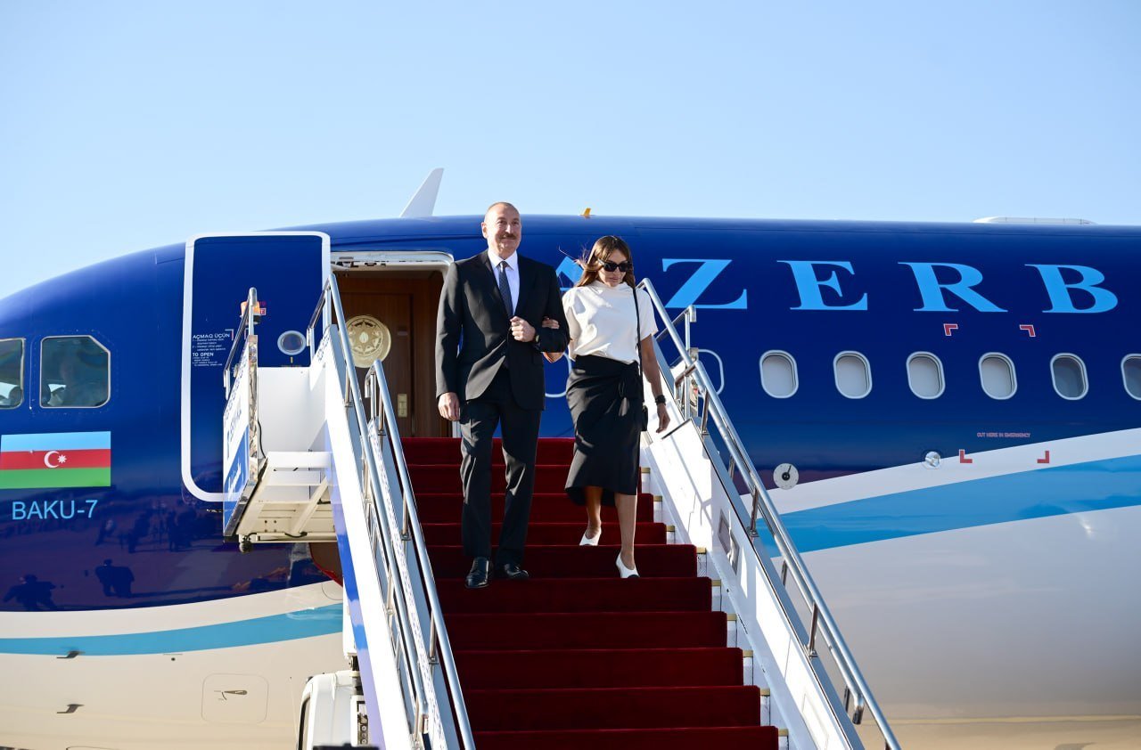 Prezident İlham Əliyevin Qırğızıstanda rəsmi qarşılanma mərasimindən fotolar Prezident İlham Əliyevin Qırğızıstanda rəsmi qarşılanma mərasimindən fotolar