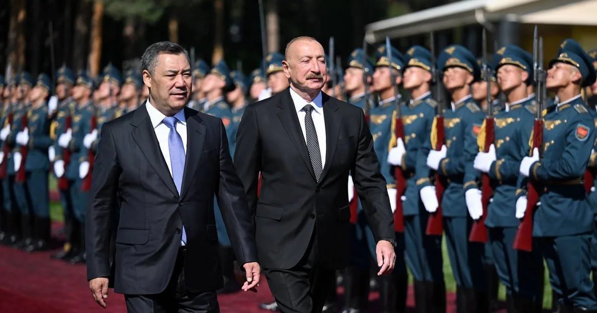 Qırğızıstanda Prezident İlham Əliyevin rəsmi qarşılanma mərasimi keçirilib Qırğızıstanda Prezident İlham Əliyevin rəsmi qarşılanma mərasimi keçirilib