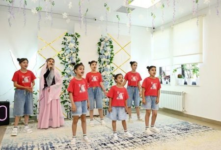 Leyla Əliyeva Şəkidə 6 saylı Uşaq evi sosial xidmət müəssisəsində olub