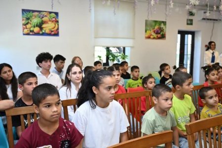 Leyla Əliyeva Şəkidə 6 saylı Uşaq evi sosial xidmət müəssisəsində olub