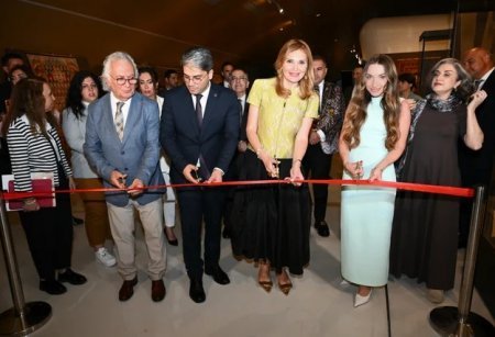 Azərbaycan Milli Xalça Muzeyində “Divanü lüğat-it-türk” sərgisi açılıb Azərbaycan Milli Xalça Muzeyində “Divanü lüğat-it-türk” sərgisi açılıb