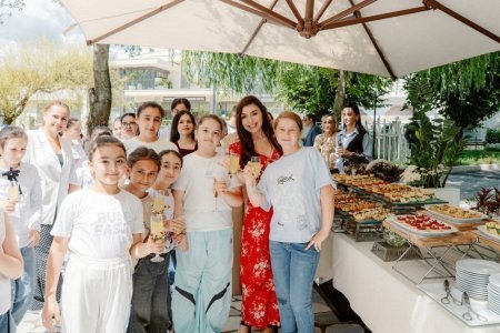 Leyla Əliyeva Qəbələdə rəssam Yəhya Cəlilovun ilk fərdi sərgisinin açılışında iştirak edib Leyla Əliyeva Qəbələdə rəssam Yəhya Cəlilovun ilk fərdi sərgisinin açılışında iştirak edib