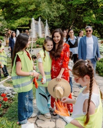 Leyla Əliyeva Qəbələdə rəssam Yəhya Cəlilovun ilk fərdi sərgisinin açılışında iştirak edib Leyla Əliyeva Qəbələdə rəssam Yəhya Cəlilovun ilk fərdi sərgisinin açılışında iştirak edib