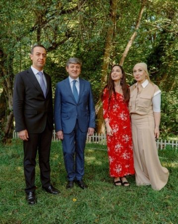 Leyla Əliyeva Qəbələdə rəssam Yəhya Cəlilovun ilk fərdi sərgisinin açılışında iştirak edib Leyla Əliyeva Qəbələdə rəssam Yəhya Cəlilovun ilk fərdi sərgisinin açılışında iştirak edib