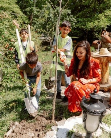 Leyla Əliyeva Qəbələdə rəssam Yəhya Cəlilovun ilk fərdi sərgisinin açılışında iştirak edib Leyla Əliyeva Qəbələdə rəssam Yəhya Cəlilovun ilk fərdi sərgisinin açılışında iştirak edib